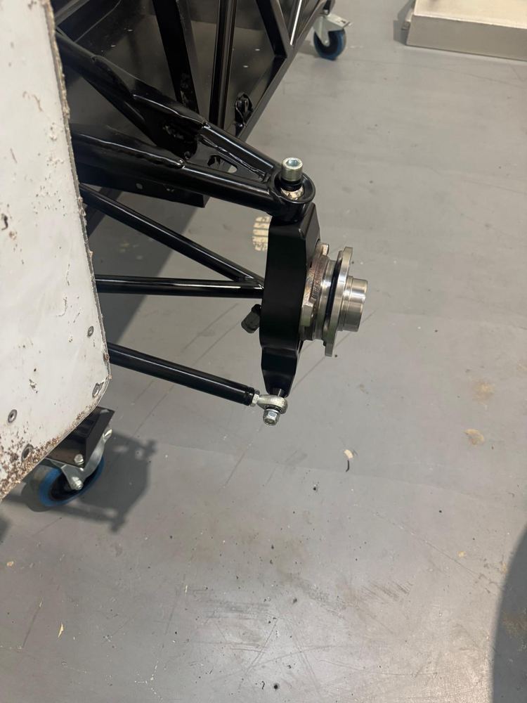Upright and suspension detail.